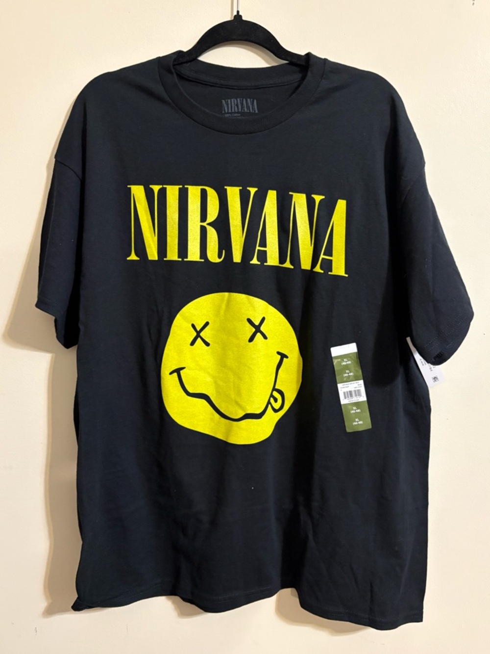 Nirvana black t-shirt SZ 2X‎ band's graphic iconic yellow smiley face logo NWT